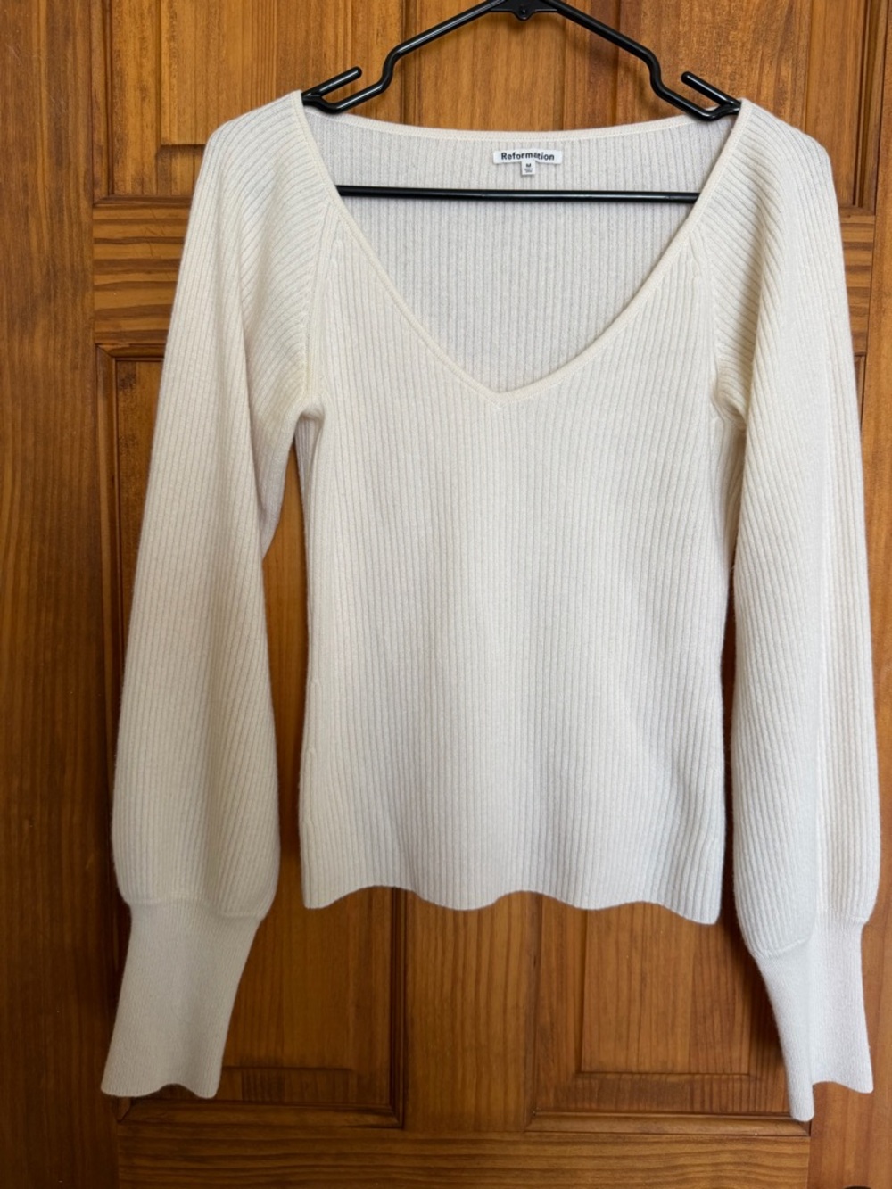 Reformation Hart cashmere Soft Cream V-Neck Ribbed Sweater - Picture 2 of 7